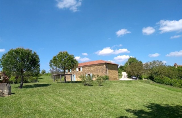 Familienfreundliches Bauernhaus mit privatem Pool und Panoramablick über die Gers.