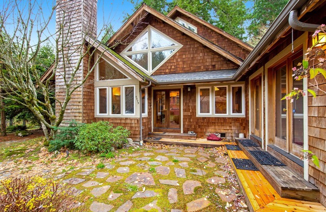 Family-Friendly Home with Woodland Views, Fireplace & Free WiFi - Walk to Beach