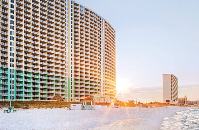 Family Friendly 2 BR 2 Bath Kitchen & Balcony Condo On the Gulf Views And Beach