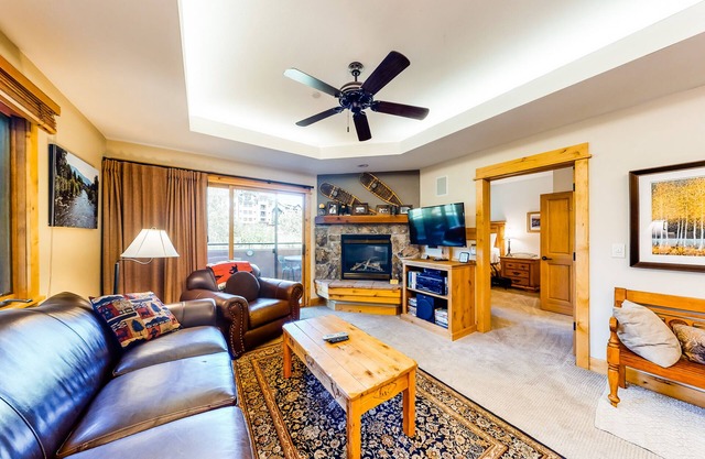 Family-friendly condo w/mountain views, balcony, shared hot tub & outdoor pool