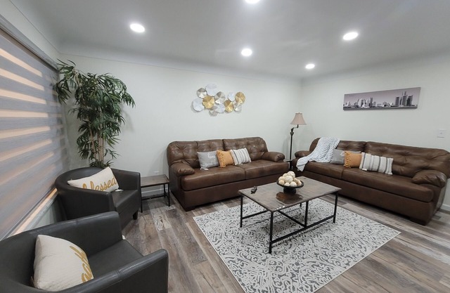 Newly renovated Modern Home 3BR-Family friendly 15 minutes from downtown Detroit