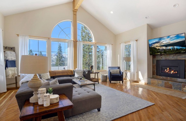 Family-Friendly 4-Bedroom Tahoe Cabin