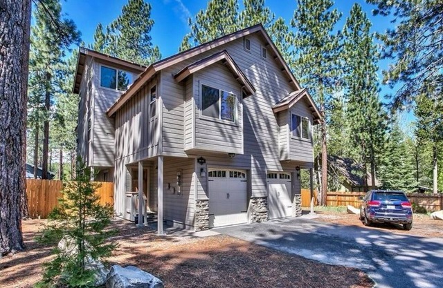 Family Friendly Lake / Ski Escape - 3BR & 3BA house in South Lake Tahoe