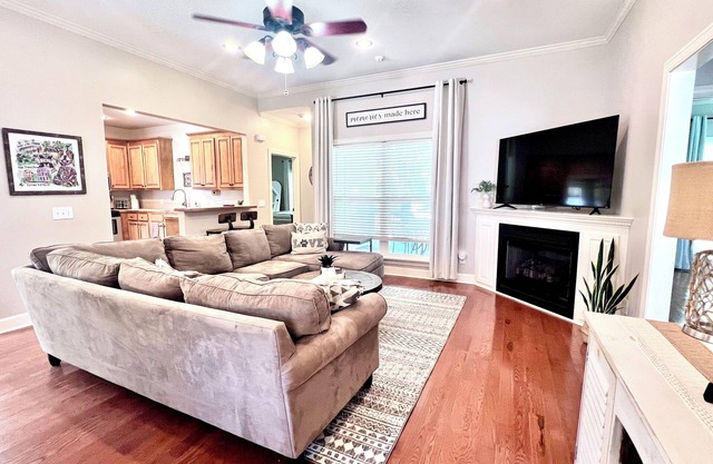 Family Friendly - <1 Mile to Campus