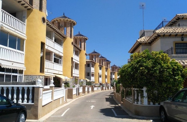 Familienfreundliche 2-Zimmer-Wohnung im Herzen von La Zenia