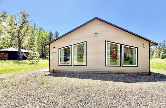 Family-Friendly 2-bedroom house with AC, WiFi near Yosemite Valley