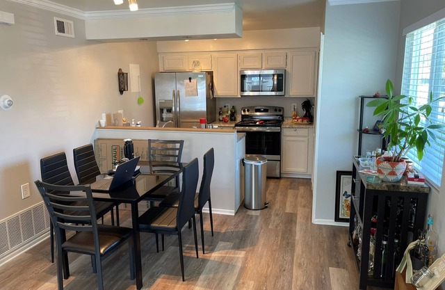 Family-Friendly 2BR Condo, Near Six Flags & Hiking Trails w/Shared Pool