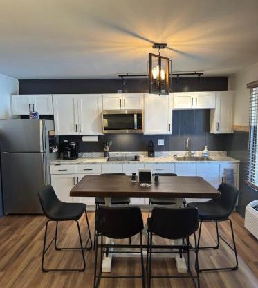 Family Friendly 2BR Apt in a Lakeside (FA)