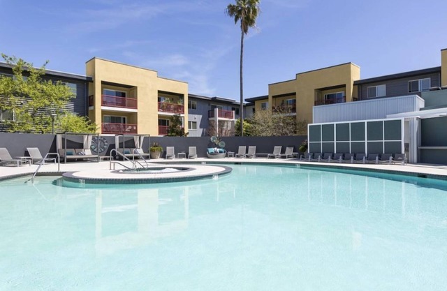 Family-Friendly 2BR Condo in City South with Pool