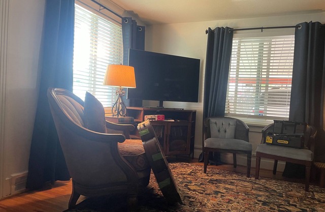 Family-friendly 3 bdrm, office, large open kitchen with dining area & library.