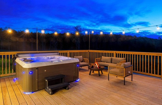 Hot Tub - 9 min to Zoom Flume Waterpark