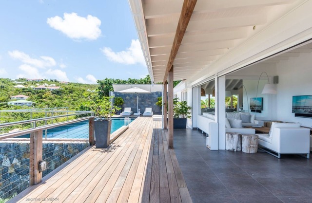 Family-friendly 4 bedroom villa with priceless view