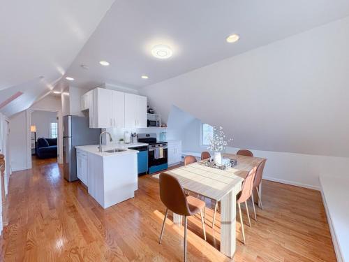 Family-Friendly 4 Bed 3 Bath Downtown Delight