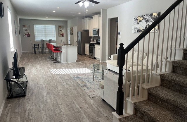 Family-Friendly 4-Bedroom Home Near The Woodlands