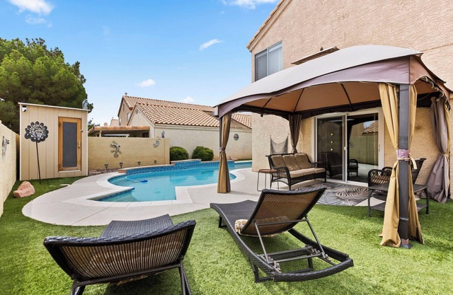 Family-Friendly 4BD Oasis w/Pool & Backyard/BBQ