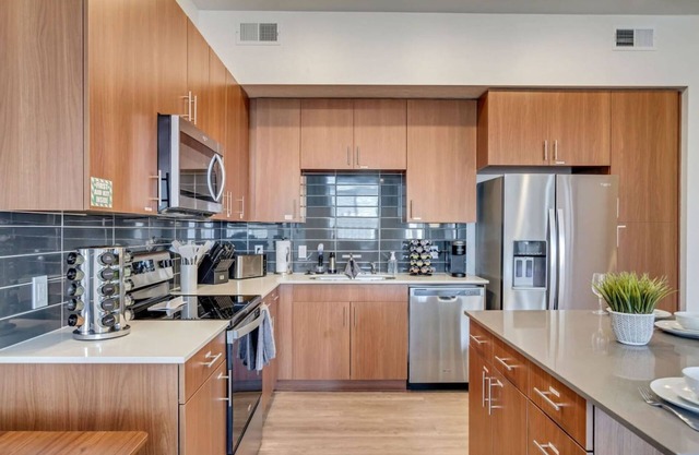 Family Friendly - 4th Story w Elevator - King Beds