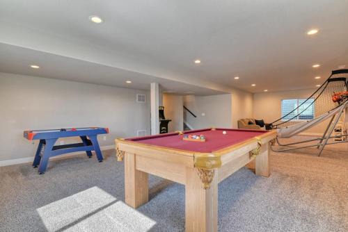 Family friendly 5bd3bath 3CarGarage GameRoom