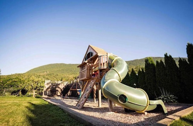 Family Friendly Acreage Retreat w/ In-ground Saltwater Pool & Mtn Views