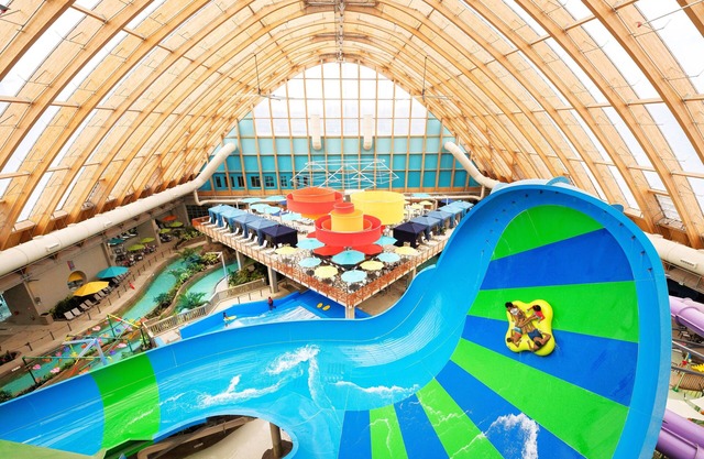 Family-Friendly Adventure Resort w/ Indoor Water Fun! 2 Big Rooms! Free Parking!