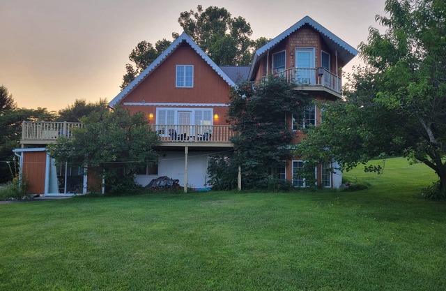 Family friendly, all season ADK Coast Retreat