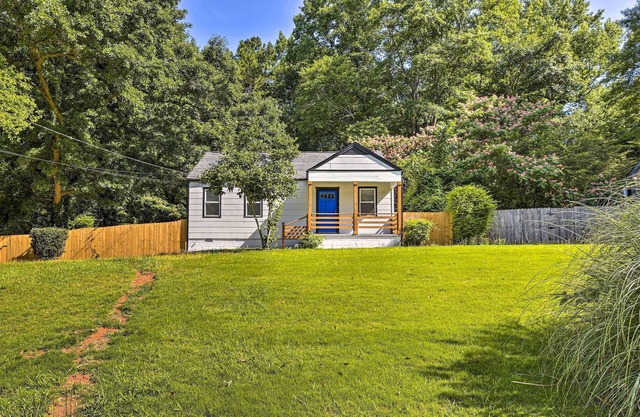 Family-Friendly Atlanta Home ~ 3 Mi to Downtown!
