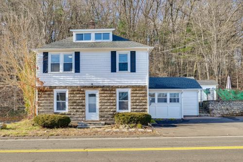 Family-Friendly Avon Home 10 Mi to Hartford!