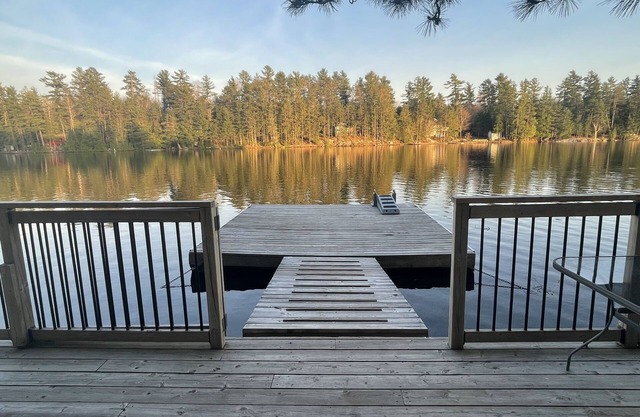Family friendly, beautiful private waterfront getaway!