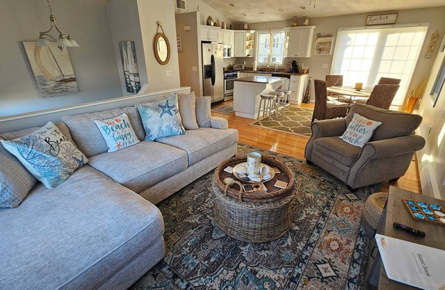 Family Friendly Bonnet Shores Home - Walk to beach-Central Air-Outdoor Shower