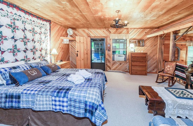 Family Friendly "Bunkhouse" - Close to Waterfalls