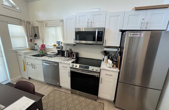 Family friendly Charming Lakeside cottage on Lac La Hache! Fun all year!