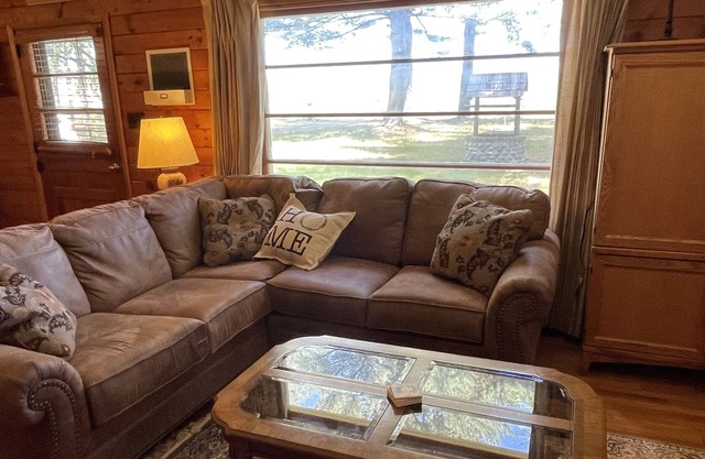 Family friendly cabin near Castle Rock Lake