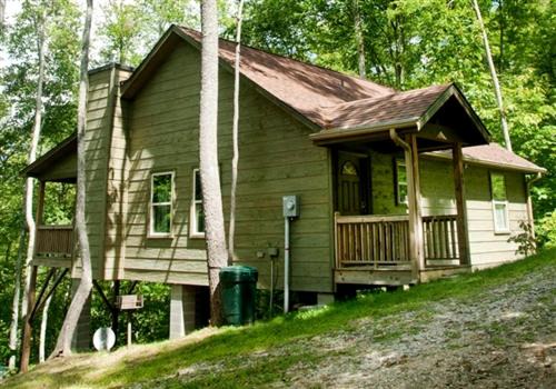 Family-Friendly Cabin Rental for Six on Nantahala Mountain with White Water Rafting in North Carolina