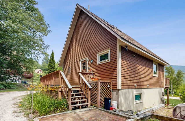 Family-friendly cabin w/private deck & washer/dryer, free WiFi, & full kitchen