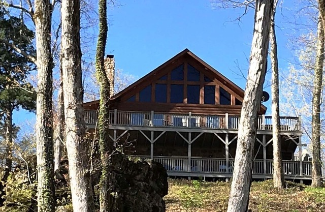 Familienfreundliche Hütte mit 150 ft Current River Front in Ozark Scenic River Wa