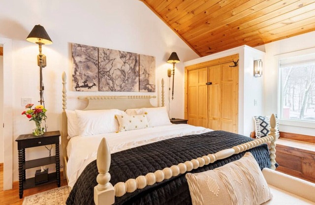 Family friendly cabin with water views!