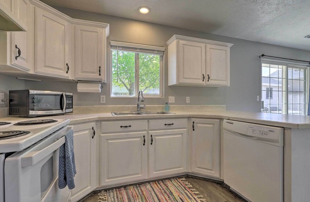 Family-friendly Cedar City Home: Yard + Grill