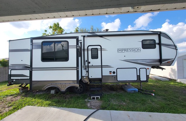 Family Friendly-Chill Rv with múltiple sleeping arrangements!