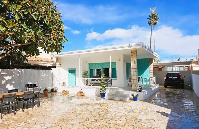Family-friendly chalet located 2 minutes from the beach. (Private parking)