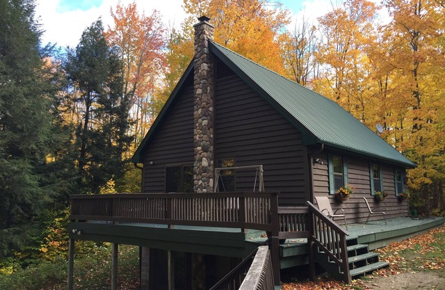 3 Zim. / 2bath-Chalet, bewaldet, in der Nähe von Pictured Rocks, Wandern und Wanderwegen!