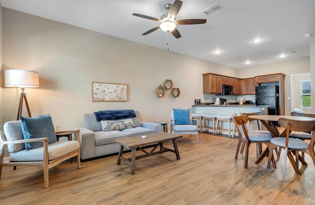 Family friendly Condo with 3 En Suite Bedrooms
