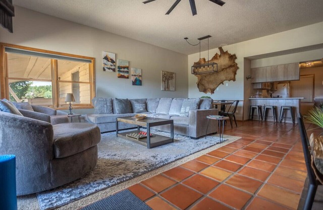 Family-Friendly Condo-1 Minute Walk to AF Lifts, Equipment Rental, Restaurants