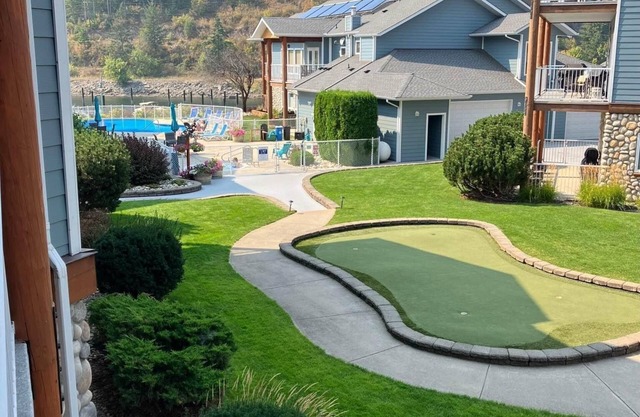 Family Friendly Condo. Located directly on the Narrows of the Shuswap.
