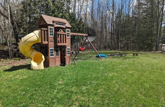 Family friendly cozy cottage on the river. Dogs welcome!