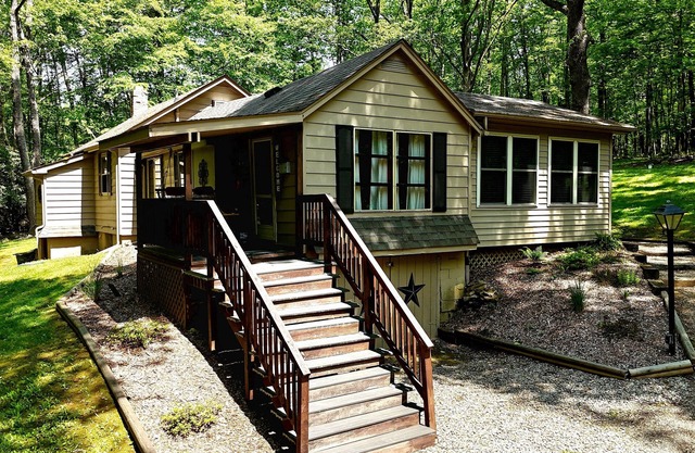 Turning Leaf Lodge - Gemütliches Cottage mit Whirlpool / Spa in Ohiopyle.