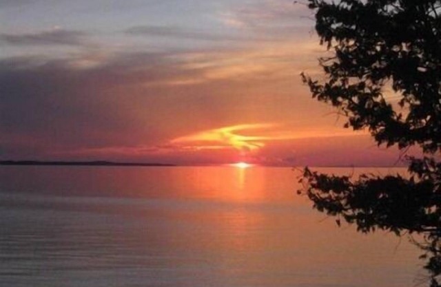 Große Custom Cedar Log Lakefront nach Hause, Kajaks, Wifi Herbst 2019 zur Verfügung