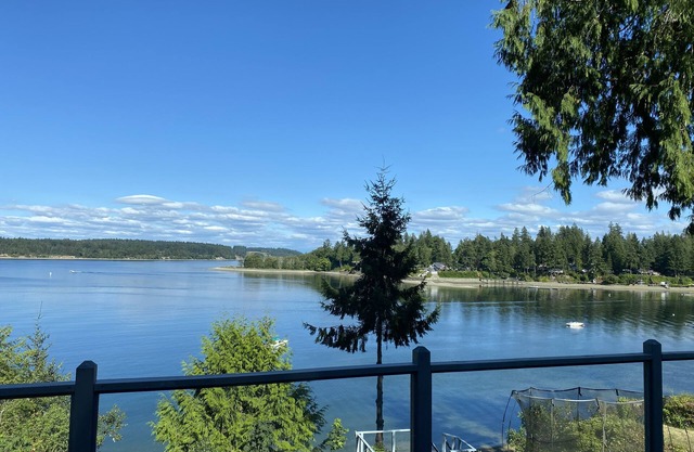 Family friendly, dog friendly, waterfront beach house