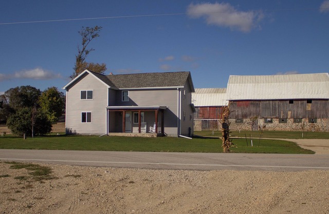 Family friendly farmhouse near Cascade with AC, WiFi. Enjoy a peaceful retreat!