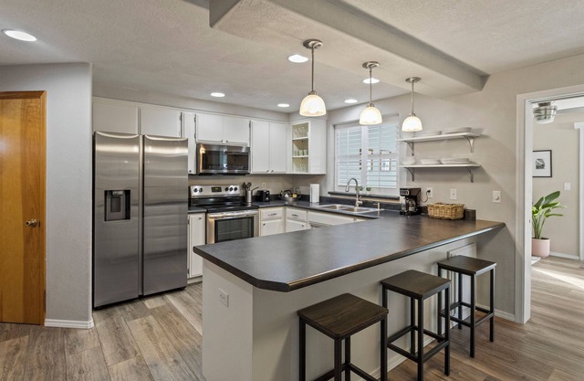 Family Friendly Great Location Inviting and Comfortable Lovely Clean Home