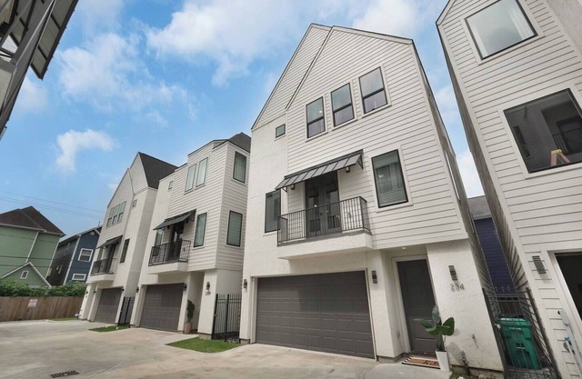 Family-Friendly Gem w/Theater Room Heights HTX