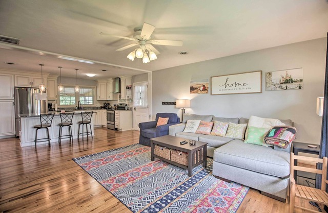 Family-Friendly Getaway w/ Fire Pit & 2 Kayaks!